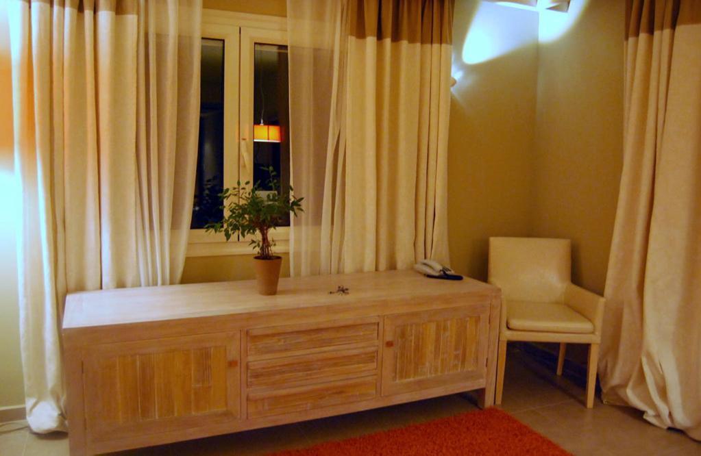 Astrolabe Hotel Khrónia Стая снимка